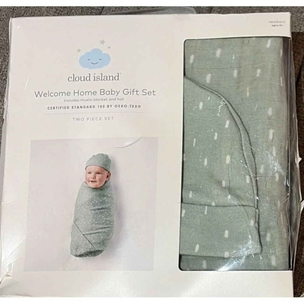 Cloud Island Welcome Home Baby Gift Set Blanket & Hat - Green Age 0+